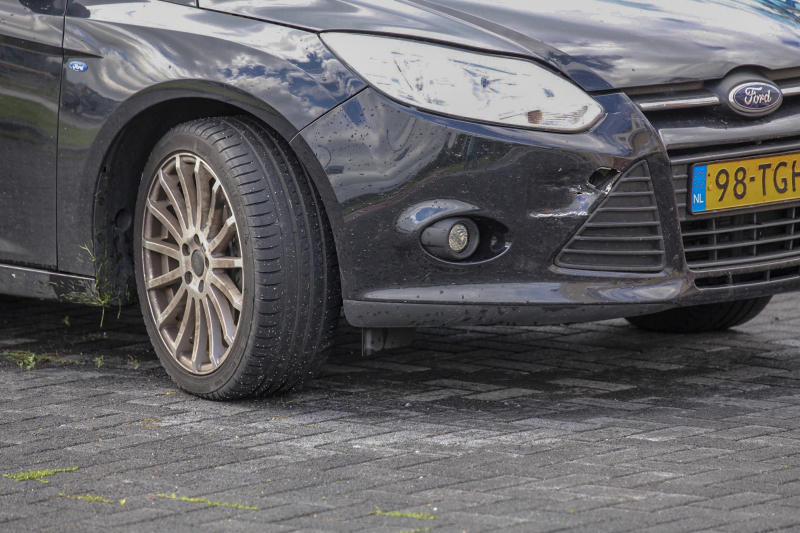 Kop-staartbotsing op rotonde