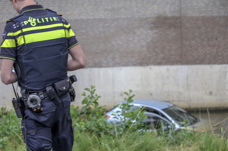 Auto te water geraakt