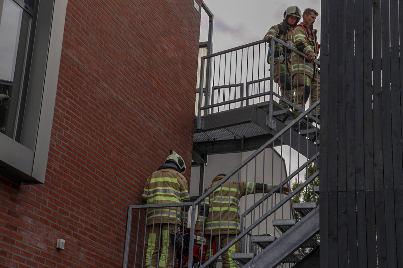 Bewoner gered door pan op het vuur