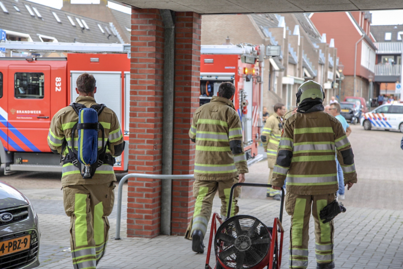 Bewoner gered door pan op het vuur