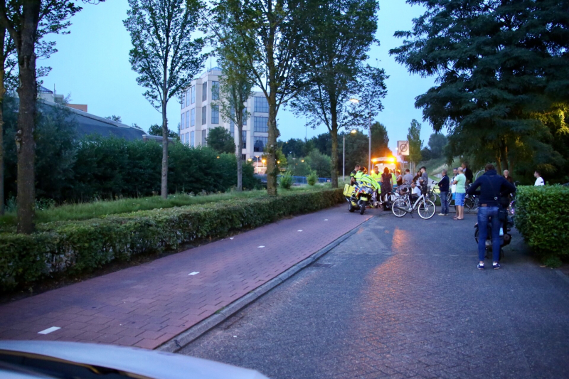 Twee fietsers botsen op elkaar