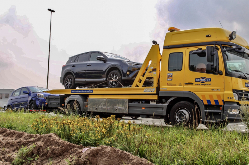 Schade na aanrijding tussen twee voertuigen