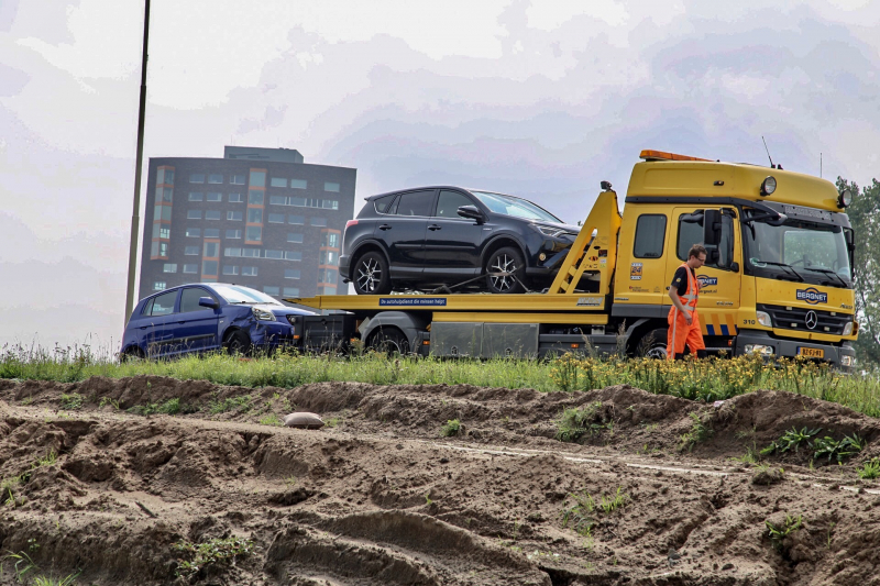 Schade na aanrijding tussen twee voertuigen