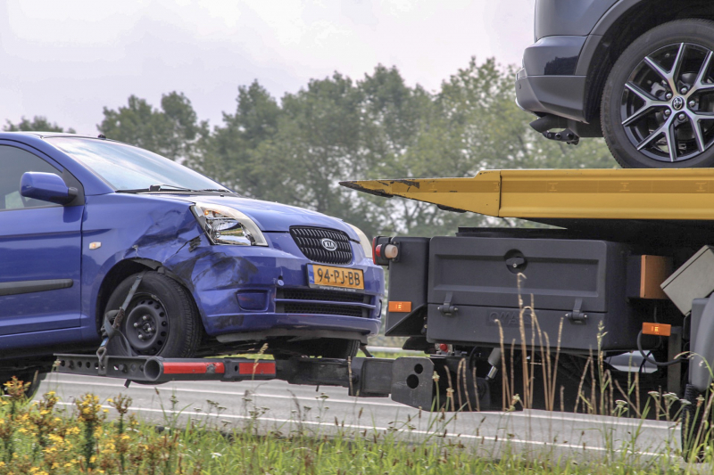 Schade na aanrijding tussen twee voertuigen