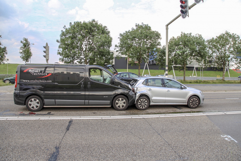 Flinke crash bij kop-staartbotsing