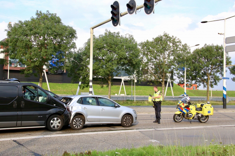 Flinke crash bij kop-staartbotsing