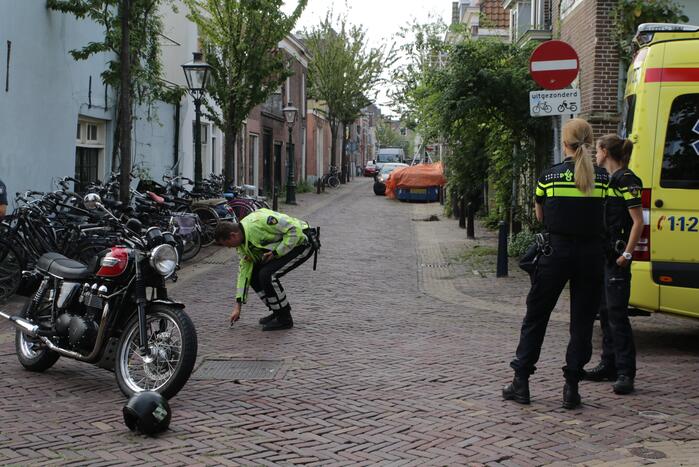 Scooterrijder gewond na botsing met motorrijder