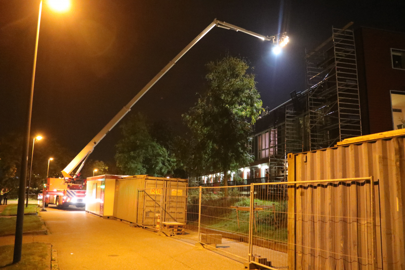 Grote zoekactie naar jongens op dak woonblok