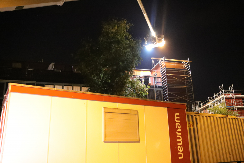 Grote zoekactie naar jongens op dak woonblok