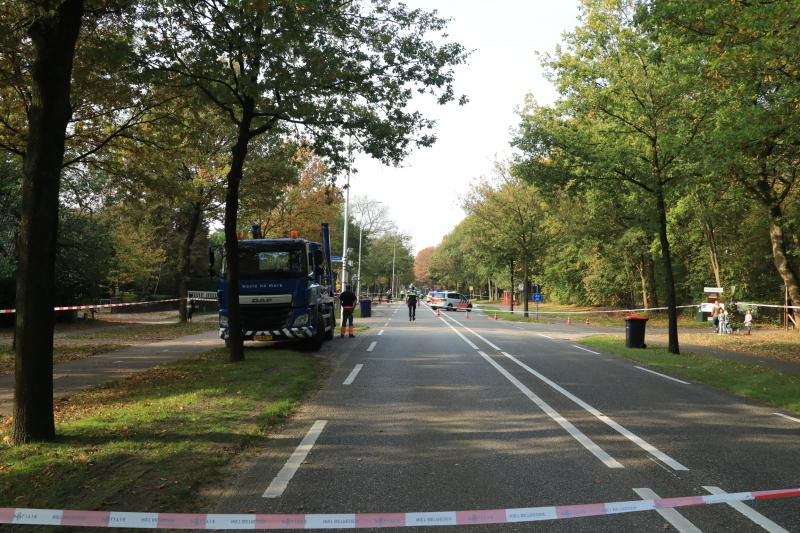 Vrachtwagen schept voetganger