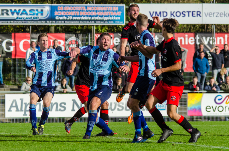 Scootmobiel botst tegen auto