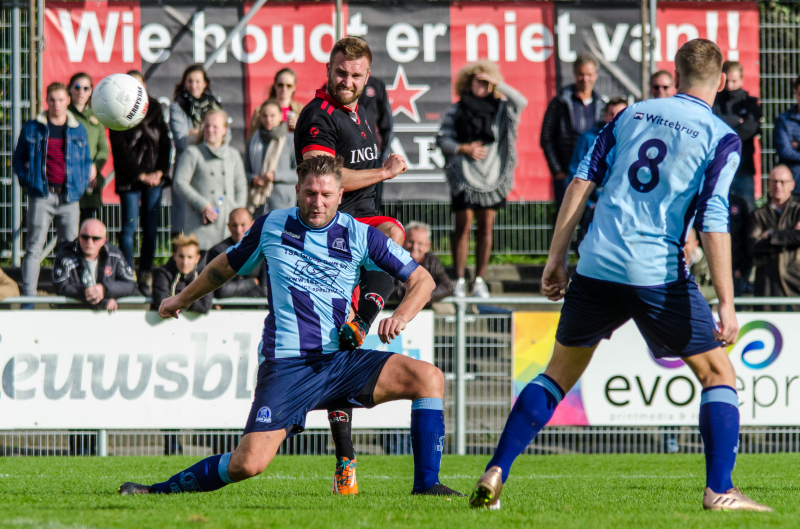 Scootmobiel botst tegen auto