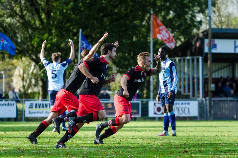 Scootmobiel botst tegen auto