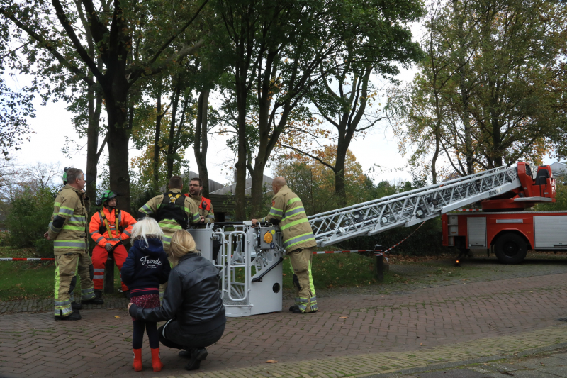 Deel van boom breekt af na storm