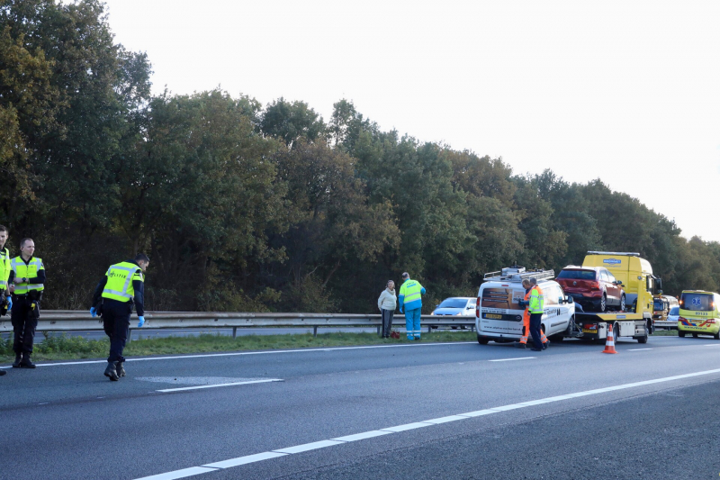 Bestelbus botst op voorganger