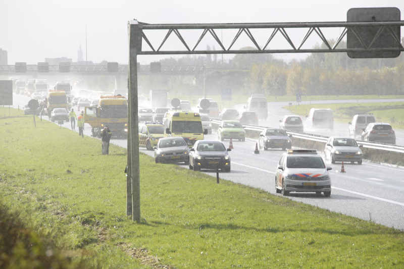 Meerdere voertuigen betrokken bij ongeval op snelweg
