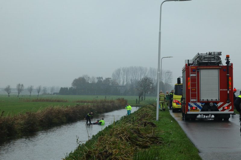 Brommobiel te water bestuurder overleden