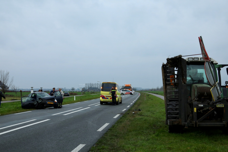 Veel schade na botsing met tractor