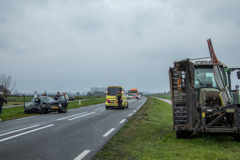 Veel schade na botsing met tractor
