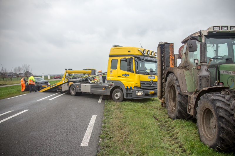 Veel schade na botsing met tractor