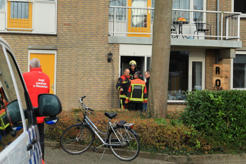 Bewoner en baby onwel bij vreemde lucht