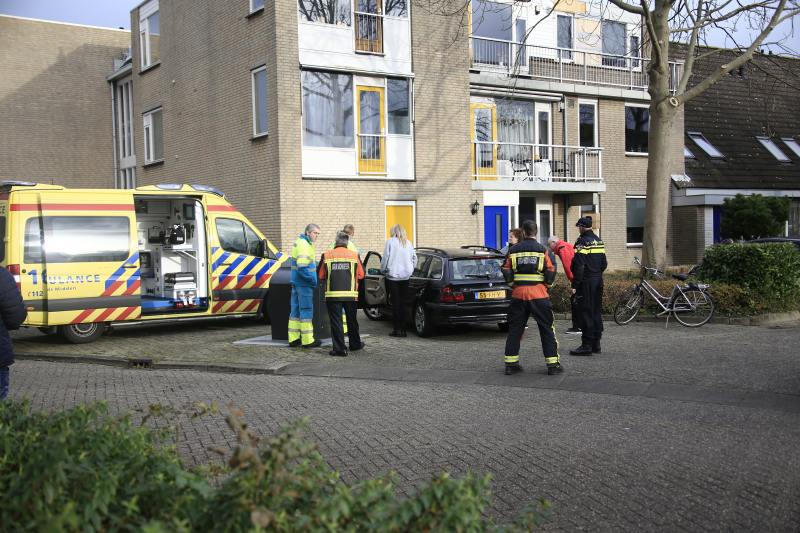 Bewoner en baby onwel bij vreemde lucht