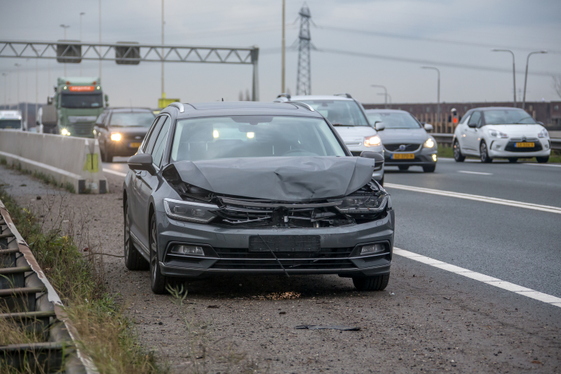 Drie voertuigen beschadigd bij kop-staartbotsing