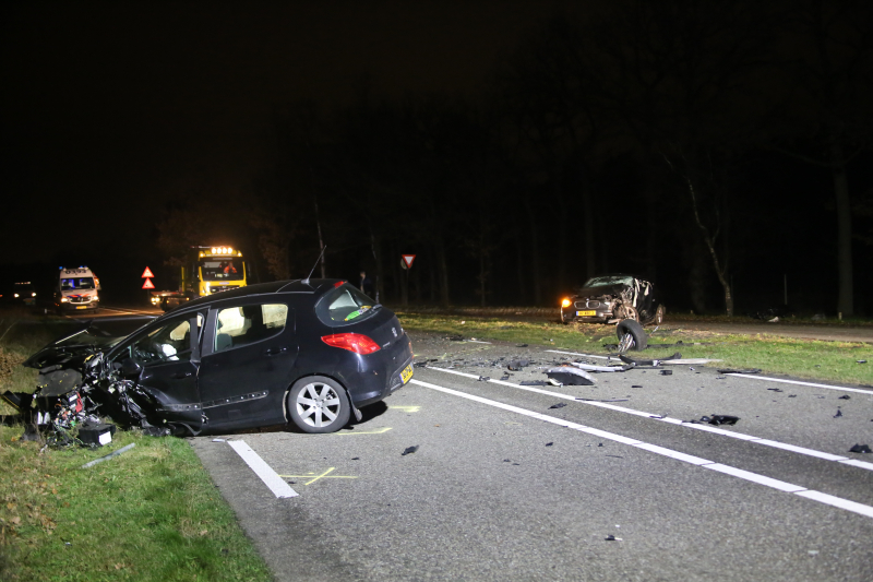 Enorme ravage na frontale aanrijding