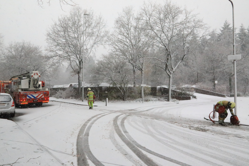 Veel rookontwikkeling bij matrassenbrand
