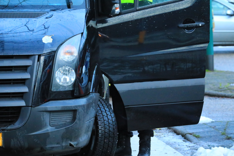 Brommerrijder aangereden door bestelbus