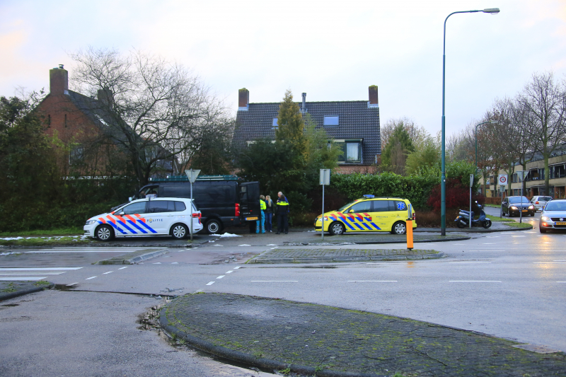 Brommerrijder aangereden door bestelbus