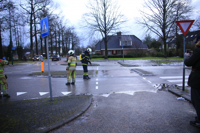 Brommerrijder aangereden door bestelbus