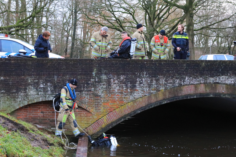 Duikers zoeken naar gedumpte sieraden na inbraak jonge (14) nep Kika-collectanten