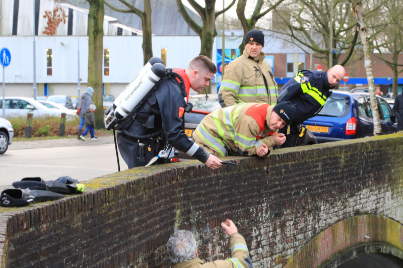 Duikers zoeken naar gedumpte sieraden na inbraak jonge (14) nep Kika-collectanten