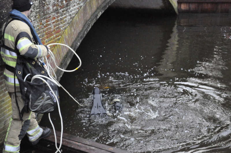 Duikers zoeken naar gedumpte sieraden na inbraak jonge (14) nep Kika-collectanten