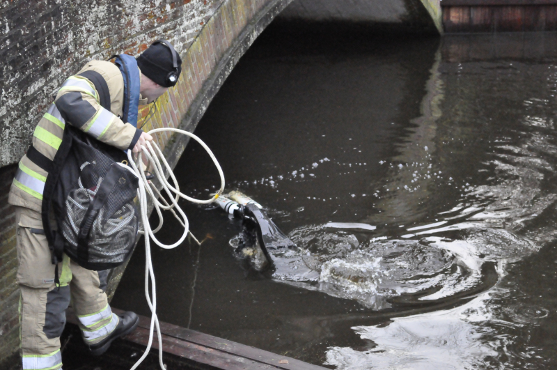 Duikers zoeken naar gedumpte sieraden na inbraak jonge (14) nep Kika-collectanten