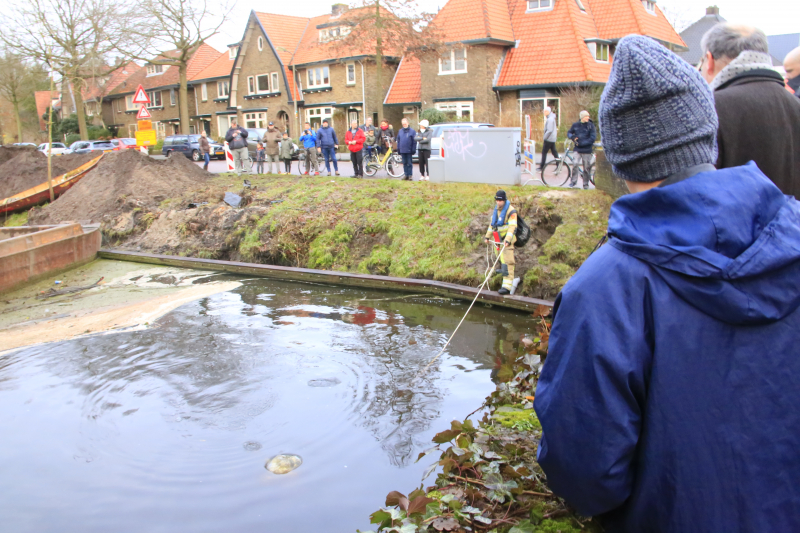 Duikers zoeken naar gedumpte sieraden na inbraak jonge (14) nep Kika-collectanten