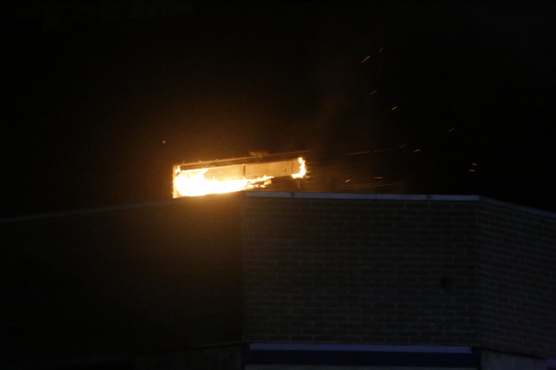 Slooppand in lichterlaaie