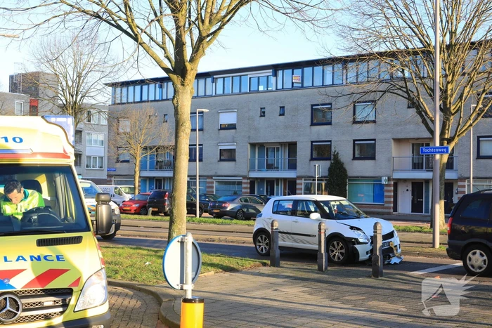 Flinke schade na kop-staartbotsing bij spoorwegovergang