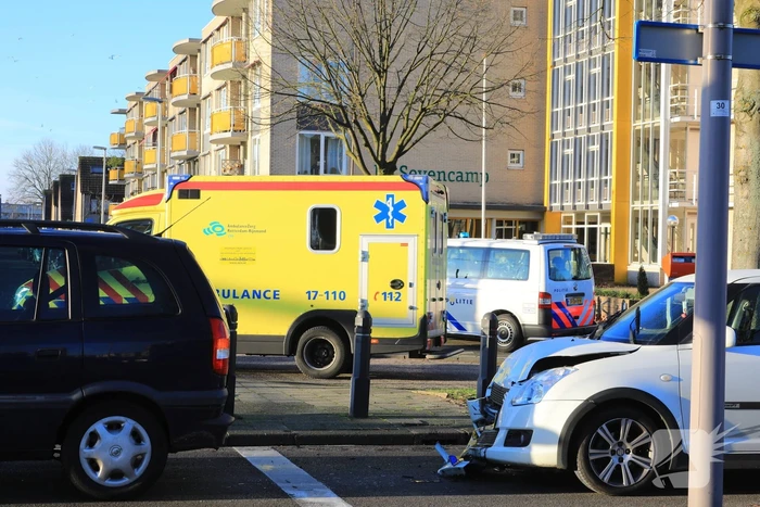 Flinke schade na kop-staartbotsing bij spoorwegovergang