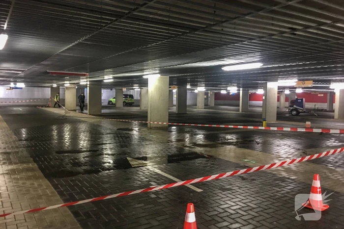 Lange wachtrijen voor ziekenhuis na brand in parkeergarage