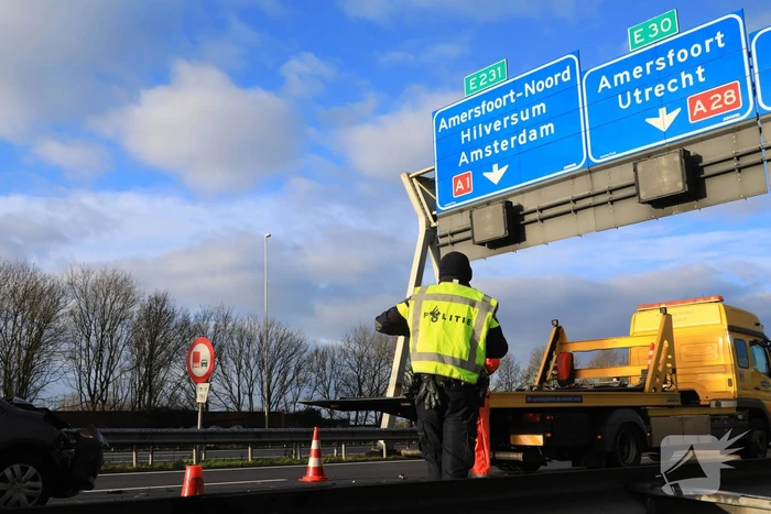 Bestuurster gewond na aanrijding vrachtwagen