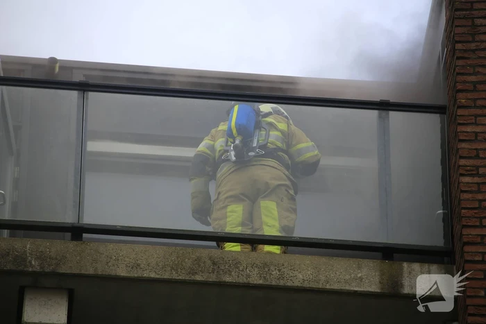 Persoon overleden bij flat brand
