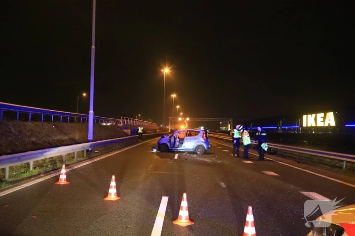Snelweg dicht na flinke crash