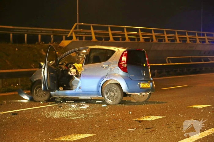 Snelweg dicht na flinke crash