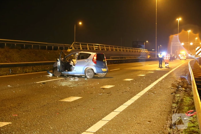Snelweg dicht na flinke crash