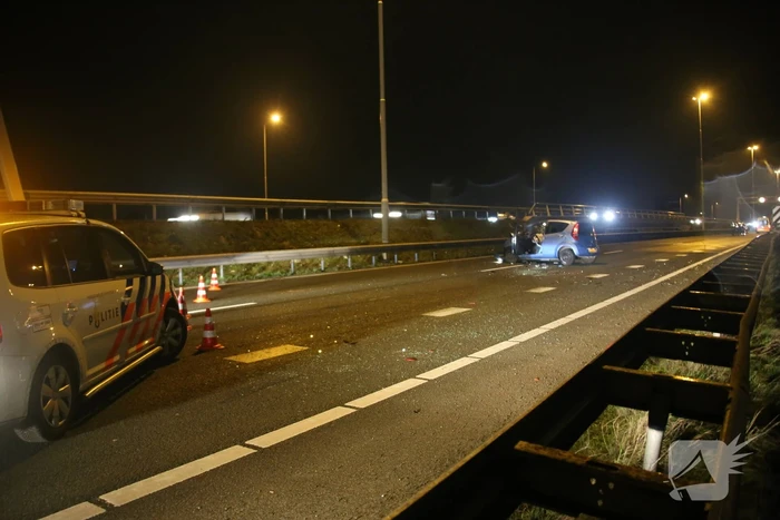 Snelweg dicht na flinke crash