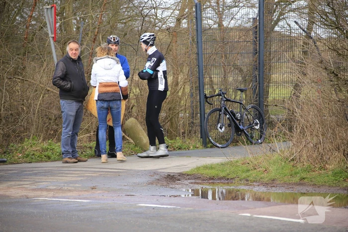 Mountainbiker hard onderuit