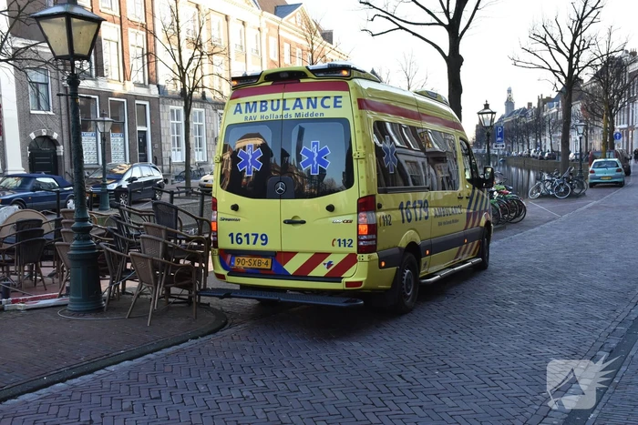 Scooterrijdster gewond na botsing met fietser