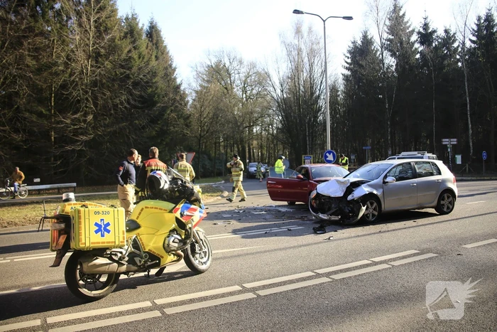 Flinke crash op kruising